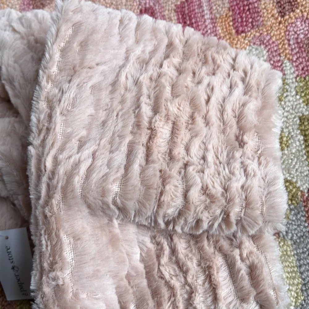 Mia & Tess Faux Fur Infinity Scarf Beige Creamy Soft NWT